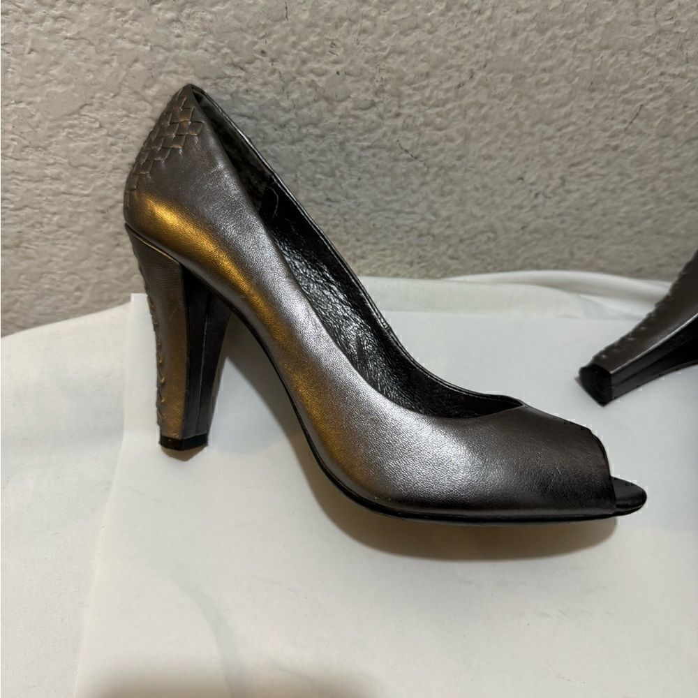 Elliott Lucca Metallic Weaved Peep Toe Heels - Picture 3 of 10